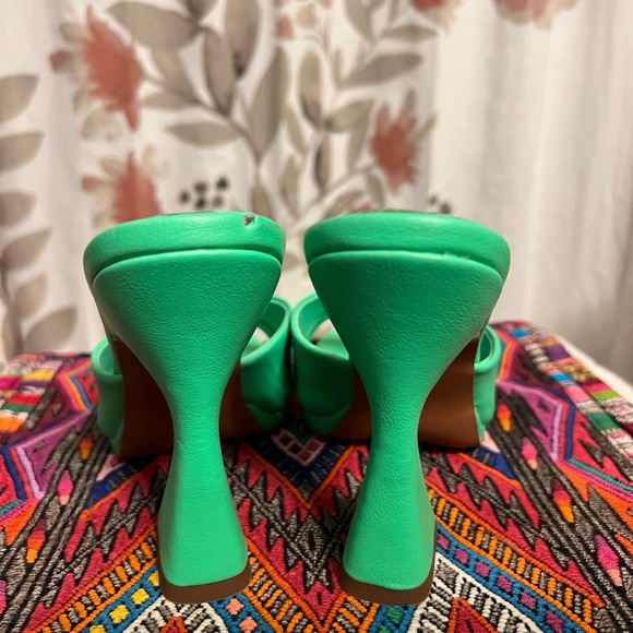 Amazing Green Heels 👠 - Picture 4 of 4